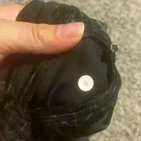 Lululemon Run: Top Speed Crop *Full-On Luxtreme
Star Crushed Coal Black size 6 - Picture 13 of 14